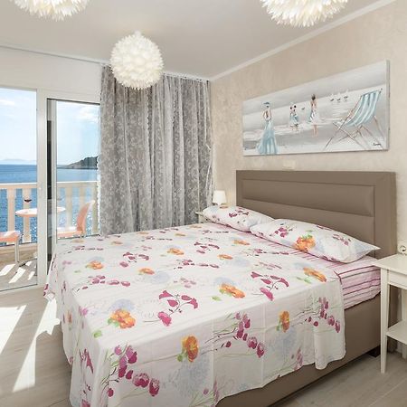 Superb Beachfront Luxury Seaview With Private Beach Milna  Exteriör bild