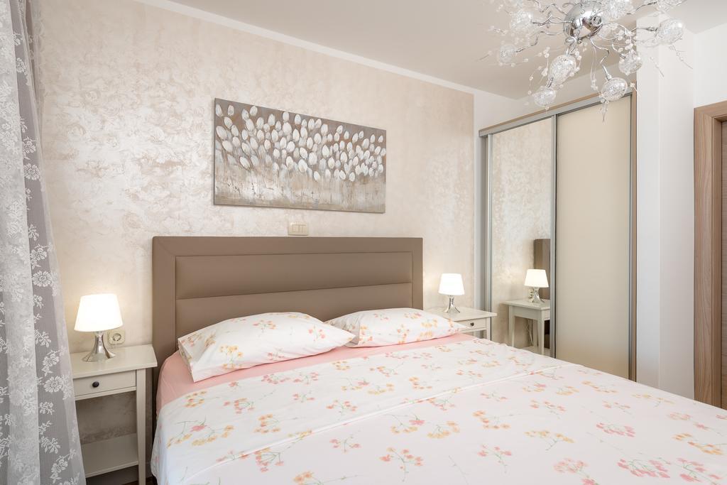 Superb Beachfront Luxury Seaview With Private Beach Milna  Exteriör bild