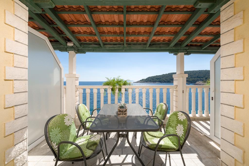 Superb Beachfront Luxury Seaview With Private Beach Milna  Exteriör bild