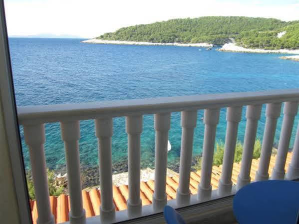 Superb Beachfront Luxury Seaview With Private Beach Milna  Exteriör bild