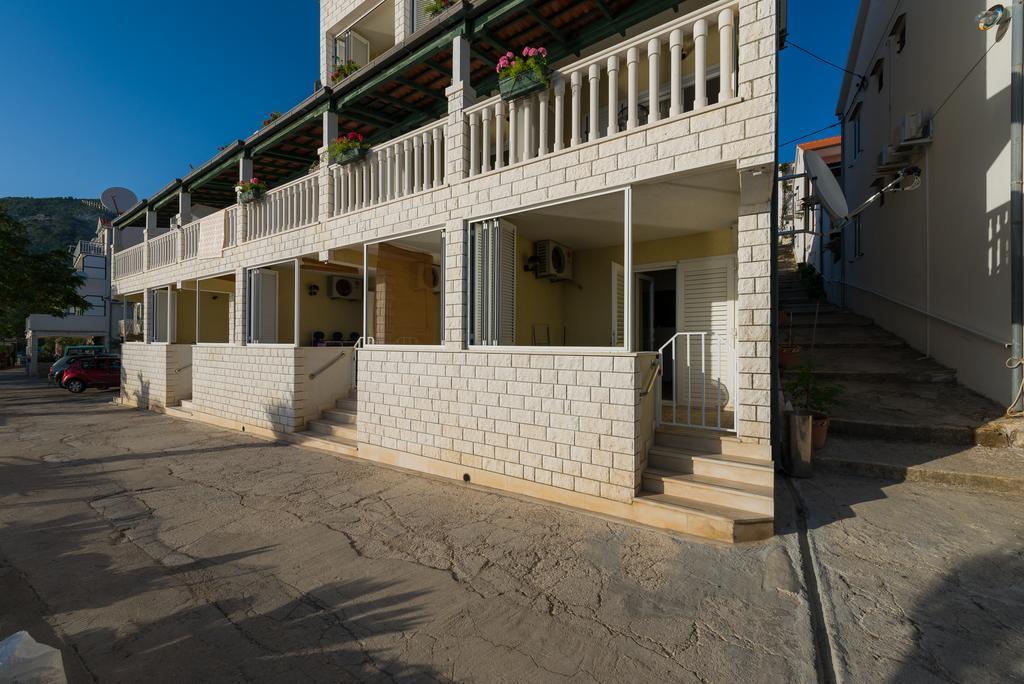 Superb Beachfront Luxury Seaview With Private Beach Milna  Exteriör bild