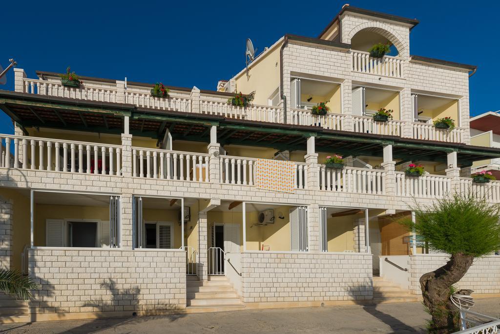 Superb Beachfront Luxury Seaview With Private Beach Milna  Exteriör bild