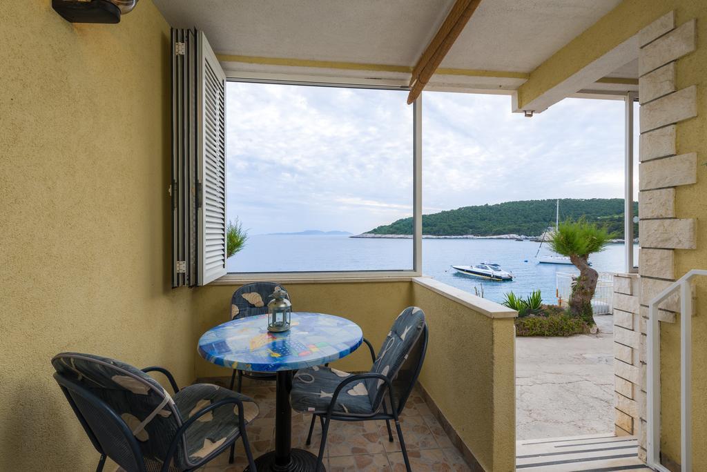 Superb Beachfront Luxury Seaview With Private Beach Milna  Rum bild